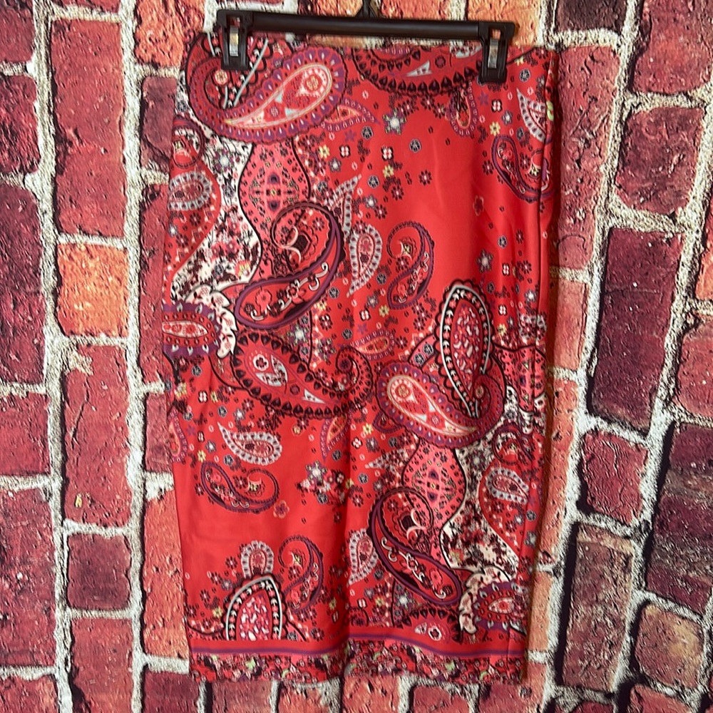 Eci New York Gorgeous Paisley Printed Scuba Pull On Midi Pencil Skirt size M